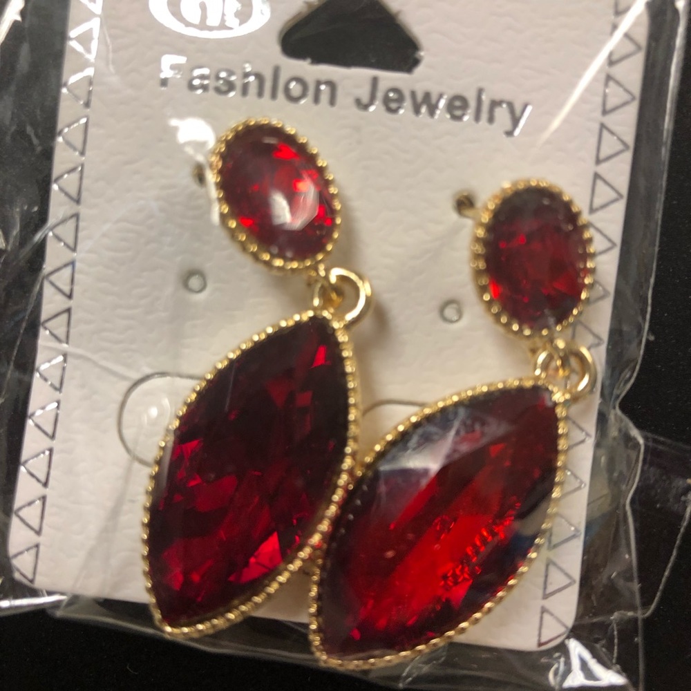 *SOLD* Simulated Gold and Ruby Drop Earrings